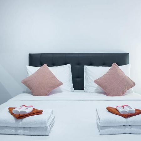 The Cupcake Suites Jakarta Exteriör bild